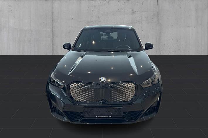 Sort BMW iX1 fra 2025