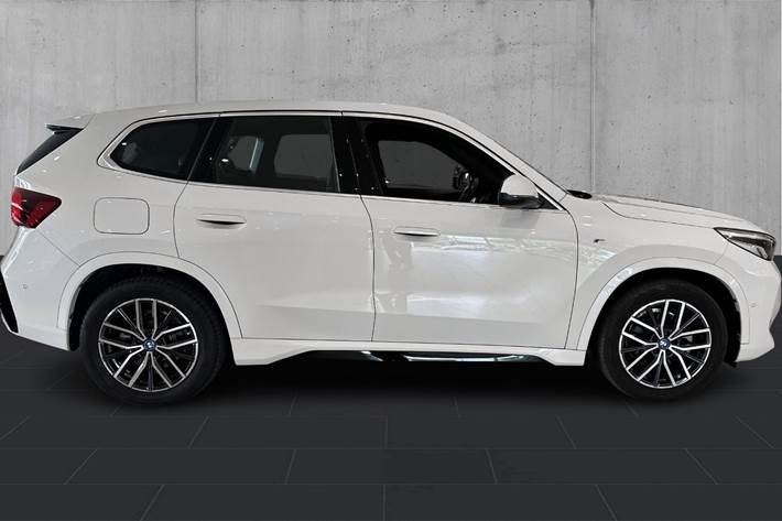 Hvid BMW iX1 fra 2024
