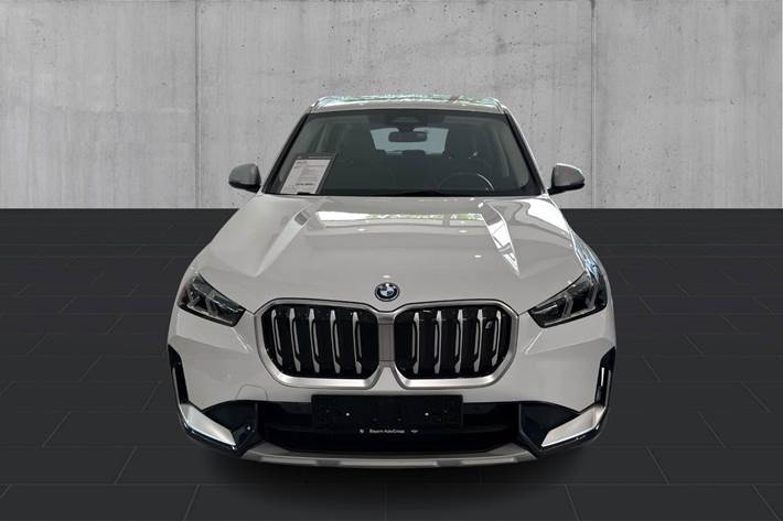 Hvid BMW iX1 fra 2023