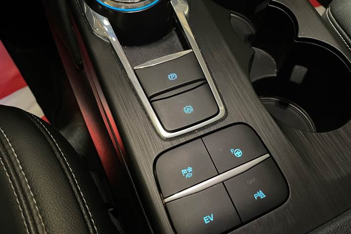 Blå Ford Kuga fra 2022