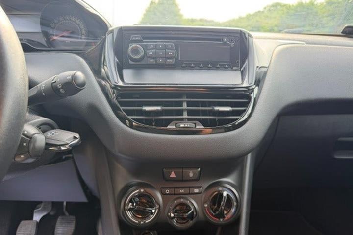 undefined Peugeot 208 fra 2012