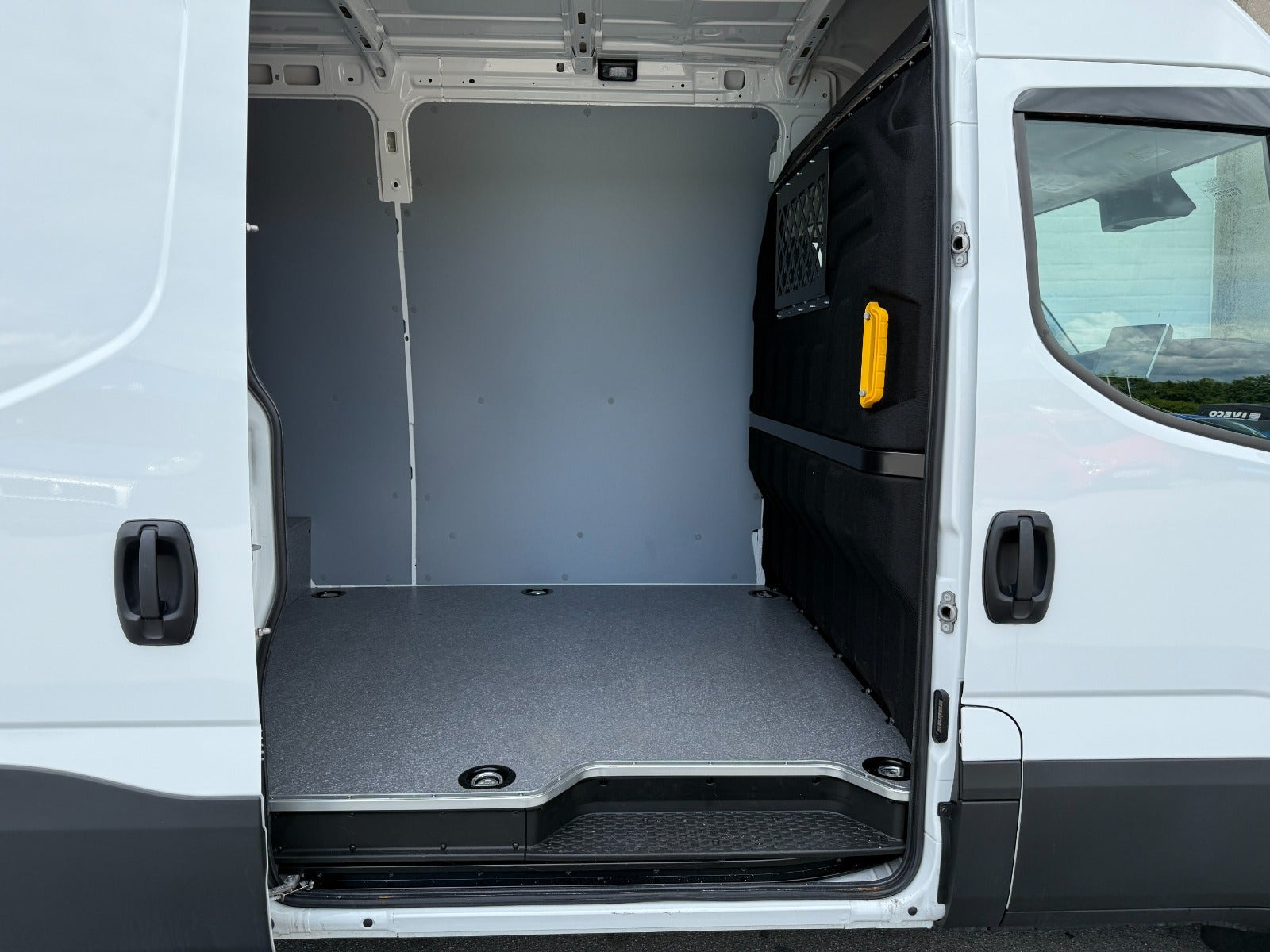 Hvid Iveco Daily fra 2026