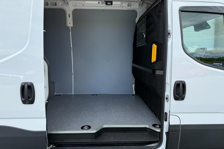 Hvid Iveco Daily fra 2026