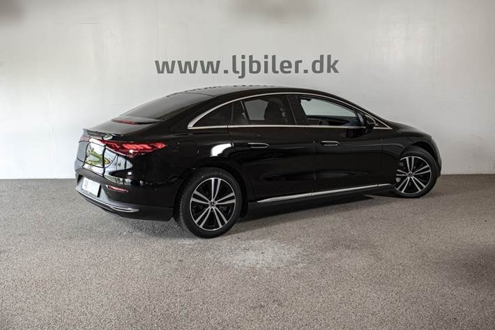 Sort Mercedes EQE300 fra 2023