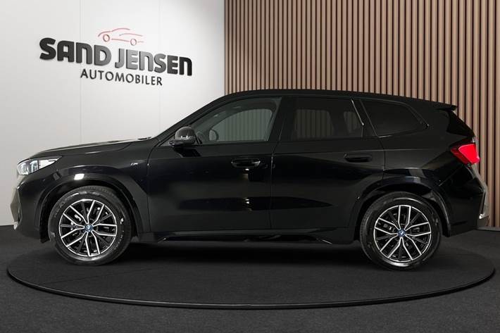 Sort BMW iX1 fra 2025