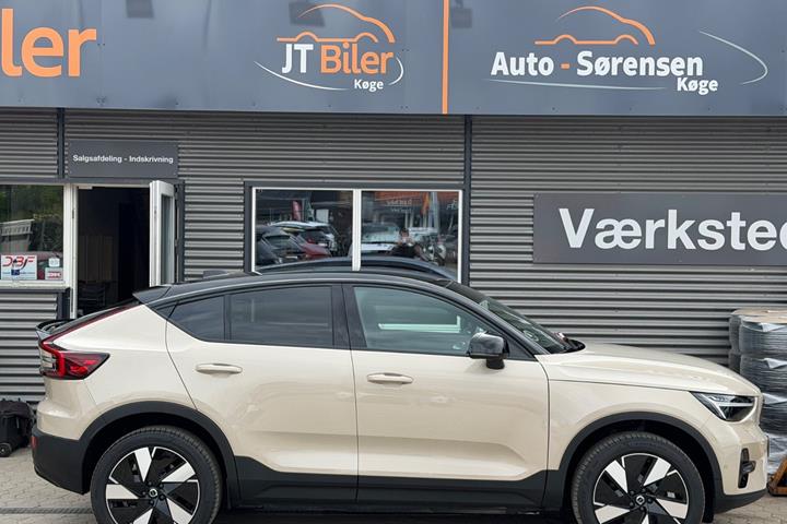 Beige Volvo EC40 fra 2025