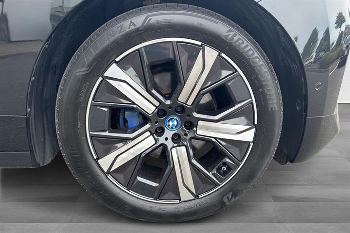Sort BMW iX fra 2025