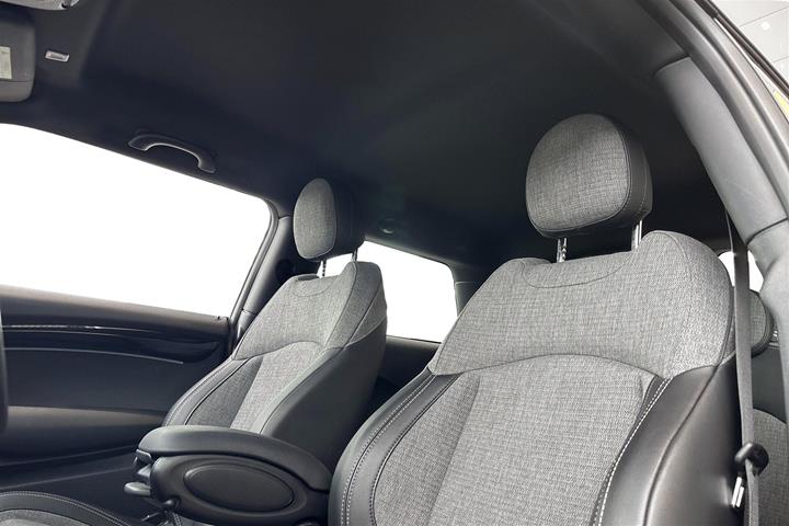 Blå Mini Cooper fra 2023
