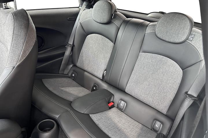 Blå Mini Cooper fra 2023