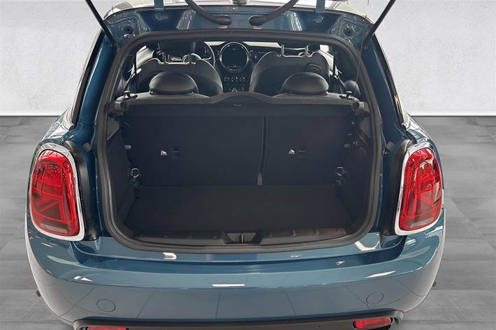Blå Mini Cooper fra 2023
