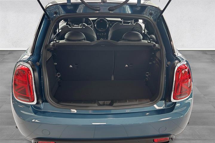 Blå Mini Cooper fra 2023