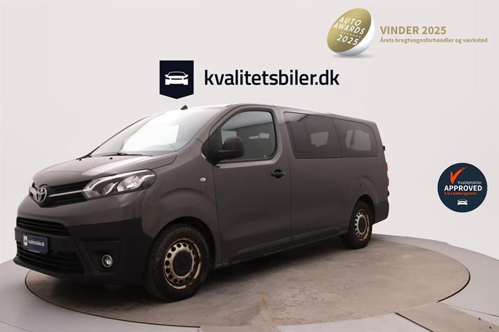 Grå Toyota Proace Verso fra 2020