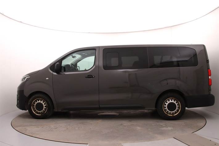 Grå Toyota Proace Verso fra 2020