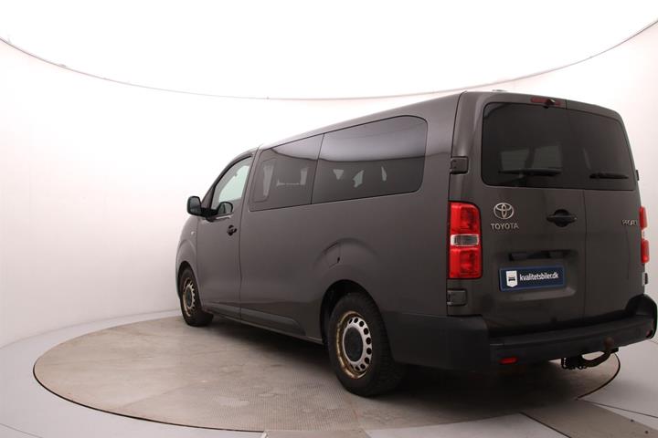 Grå Toyota Proace Verso fra 2020
