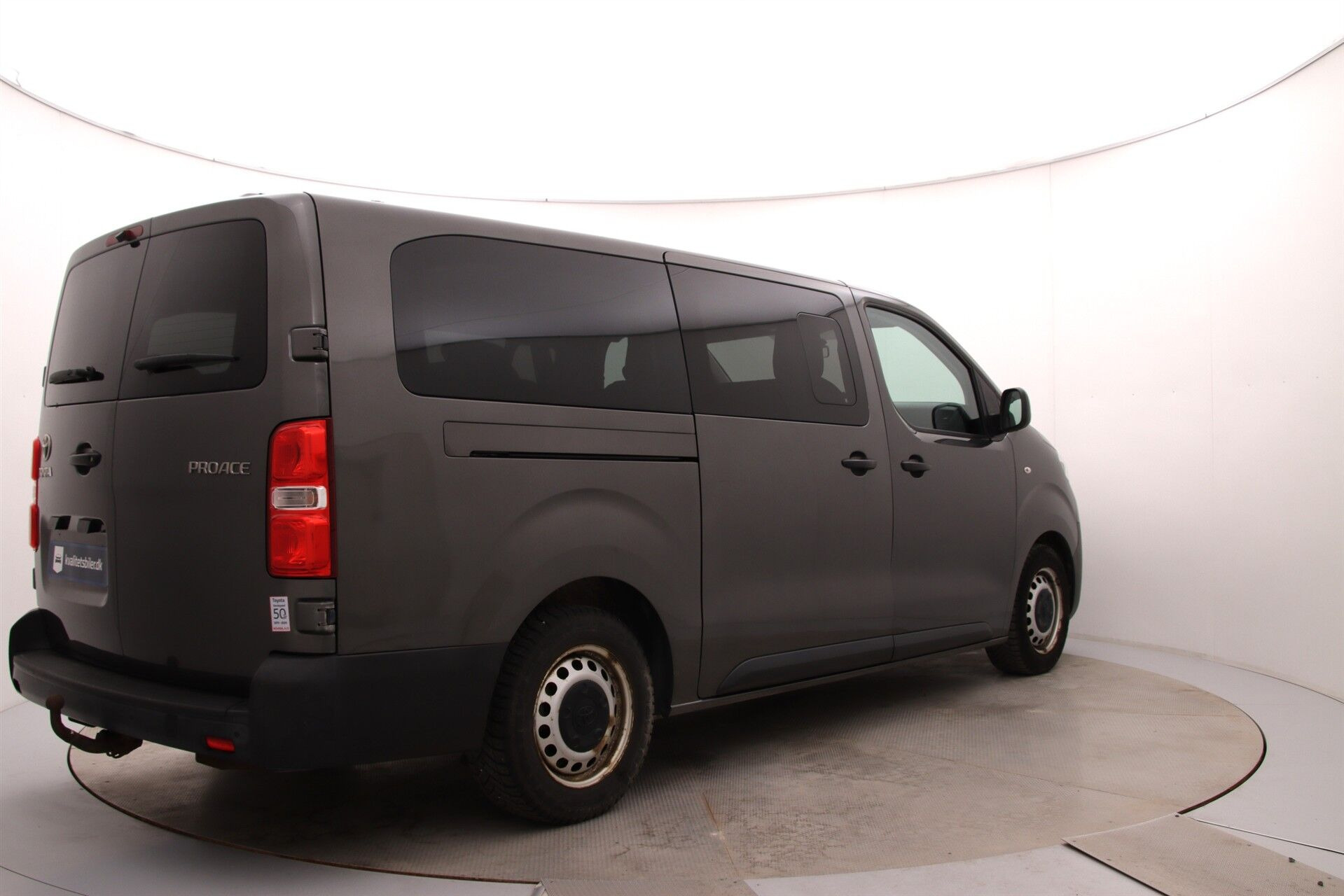 Grå Toyota Proace Verso fra 2020