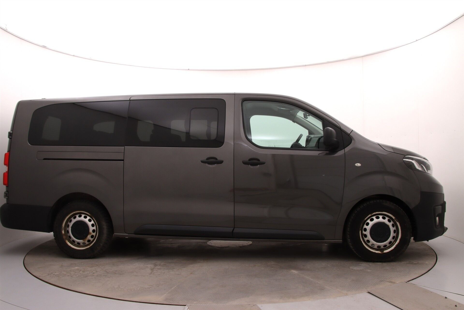 Grå Toyota Proace Verso fra 2020
