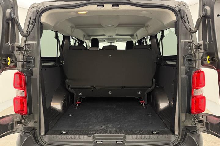 Grå Toyota Proace Verso fra 2020