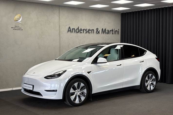 Hvid Tesla Model Y fra 2021