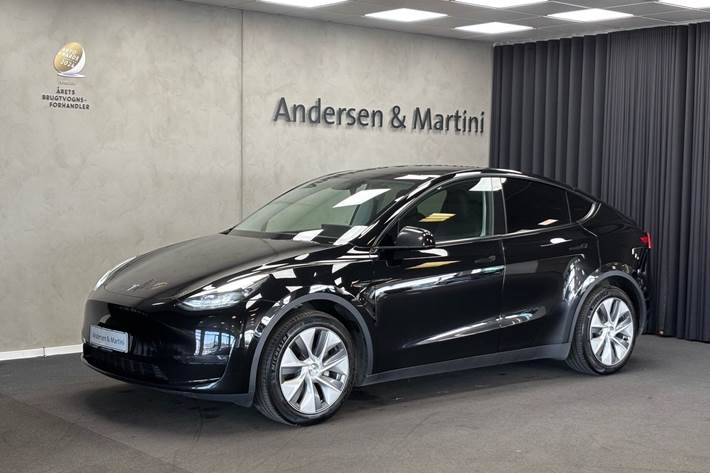 Sort Tesla Model Y fra 2023