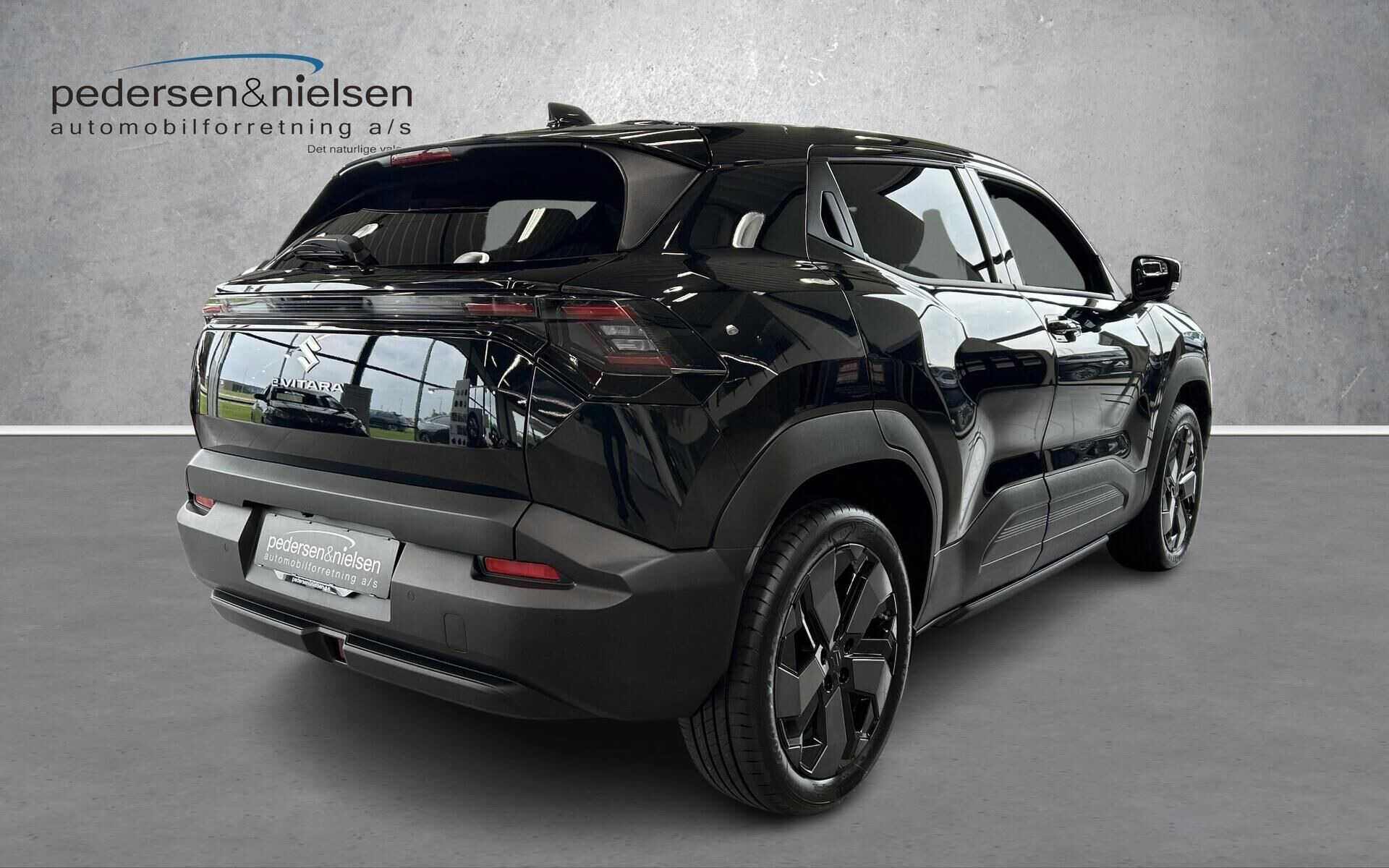 Sort Suzuki eVitara fra 2025