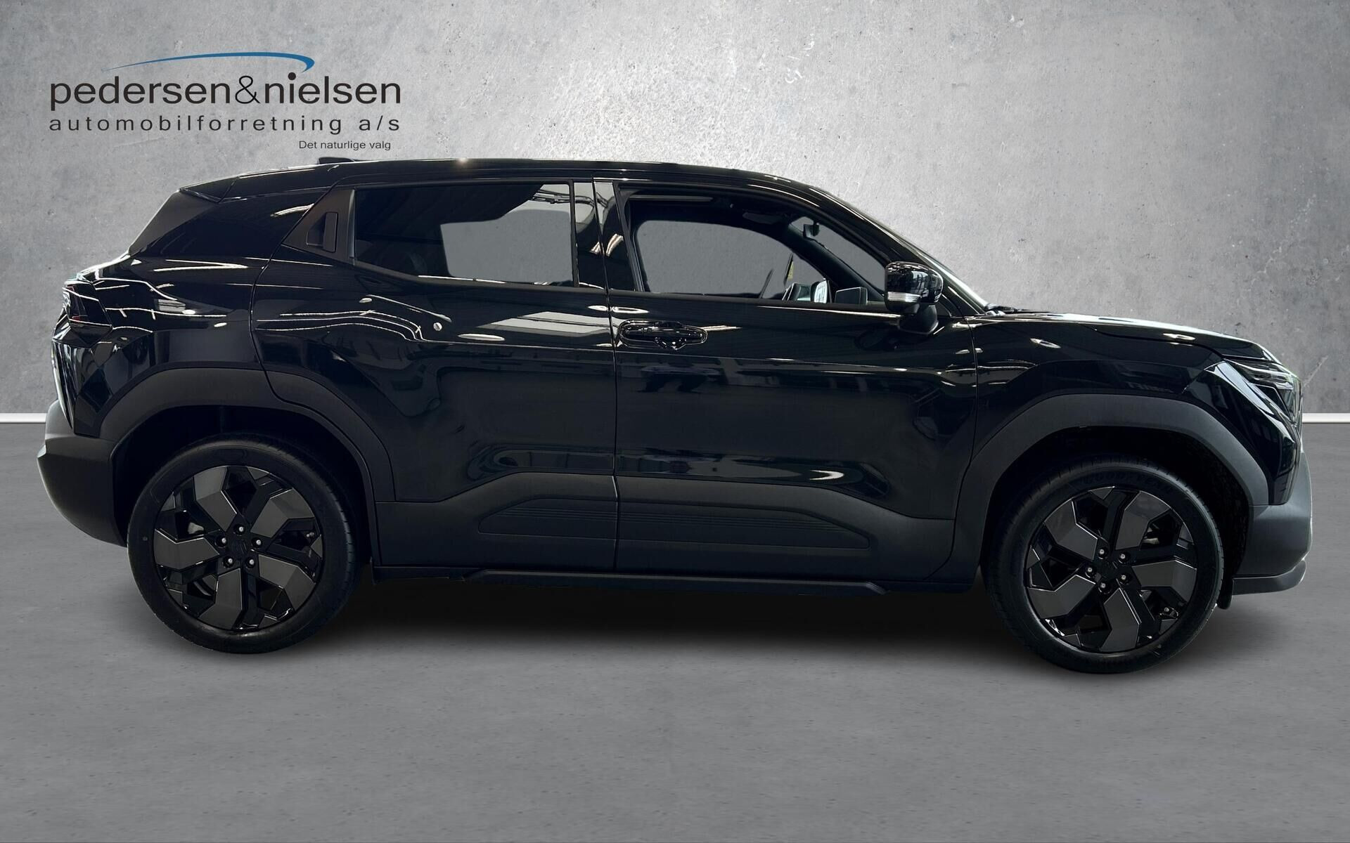 Sort Suzuki eVitara fra 2025