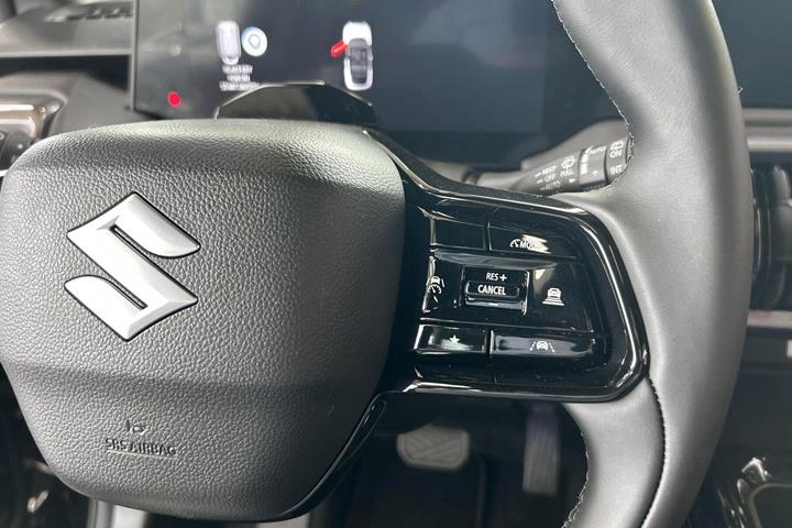 Sort Suzuki eVitara fra 2025