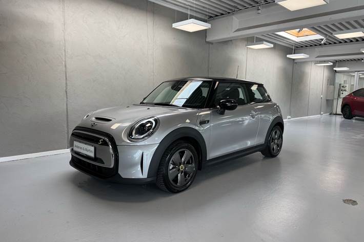 Sølv Mini Cooper fra 2024