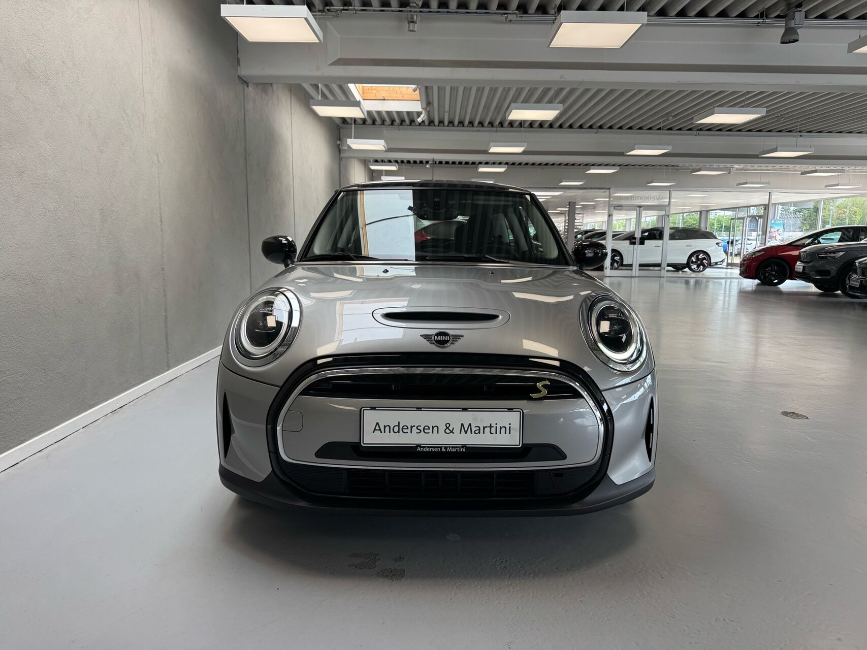 Sølv Mini Cooper fra 2024