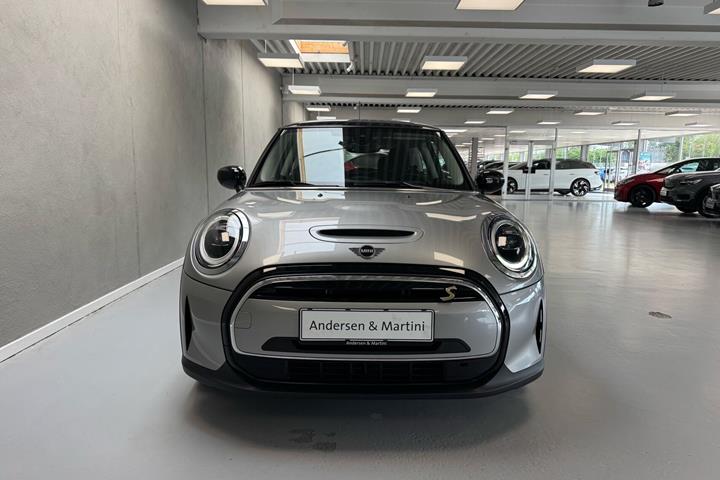 Sølv Mini Cooper fra 2024