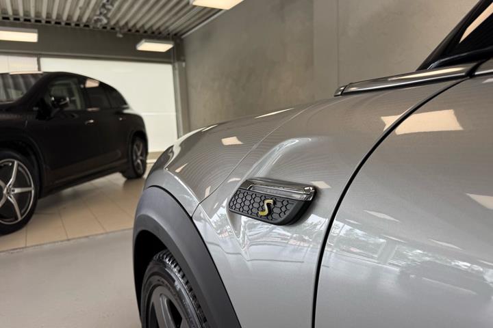 Sølv Mini Cooper fra 2024