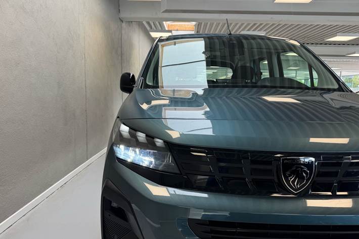 Blå Peugeot e-Rifter fra 2025