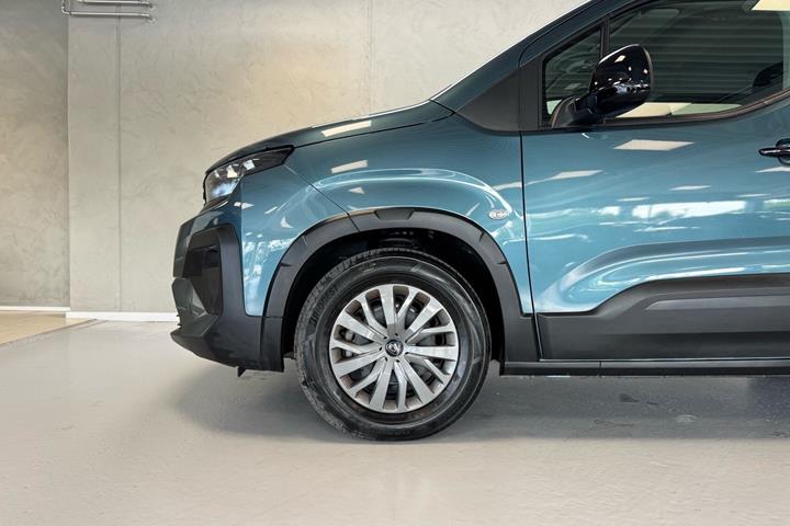 Blå Peugeot e-Rifter fra 2025