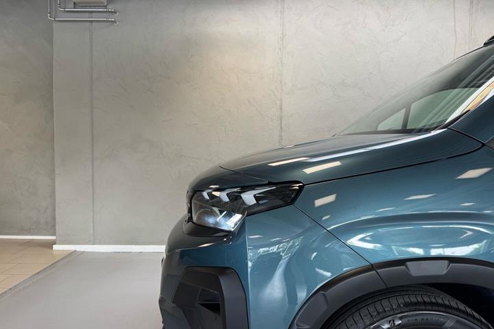 Blå Peugeot e-Rifter fra 2025