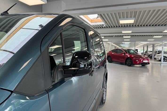 Blå Peugeot e-Rifter fra 2025