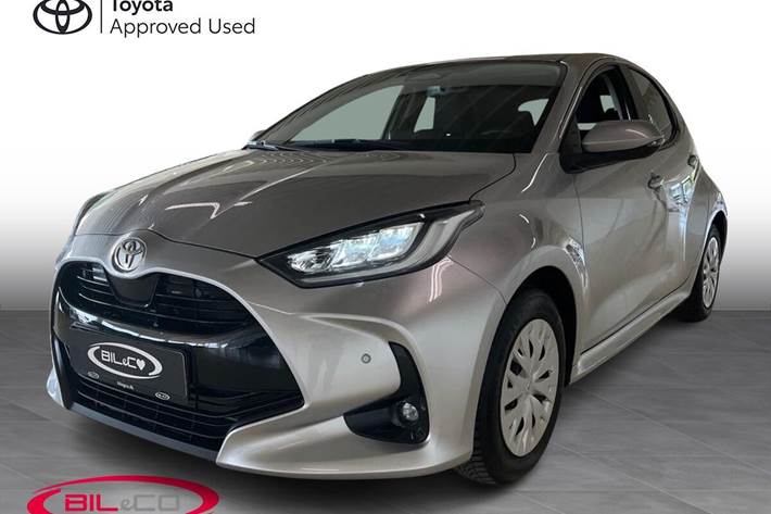 Sølv Toyota Yaris fra 2025