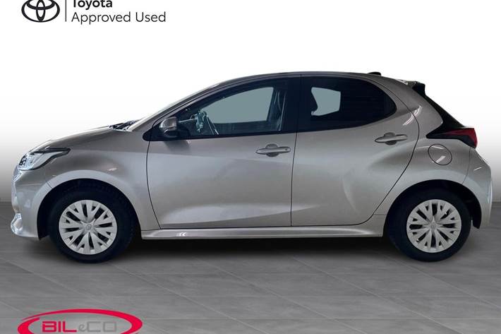 Sølv Toyota Yaris fra 2025