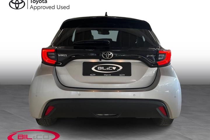 Sølv Toyota Yaris fra 2025