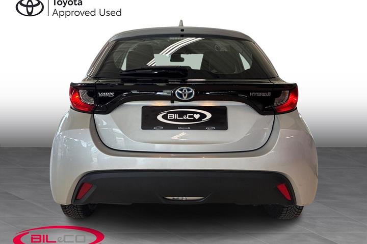 Grå Toyota Yaris fra 2021