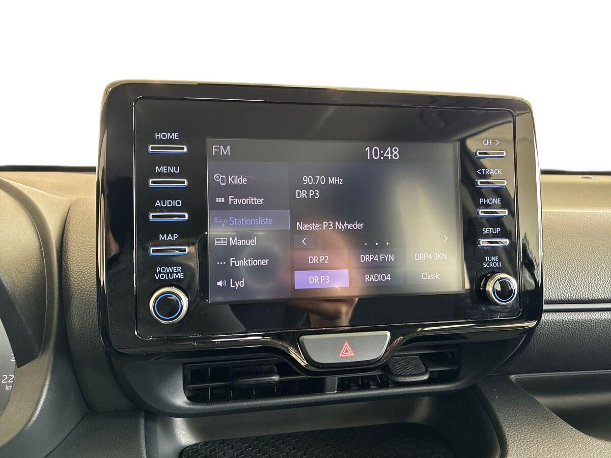 Grå Toyota Yaris fra 2021