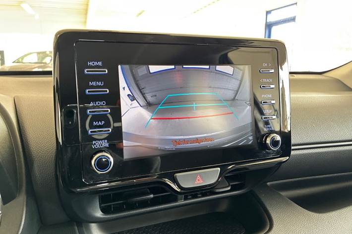 Grå Toyota Yaris fra 2021