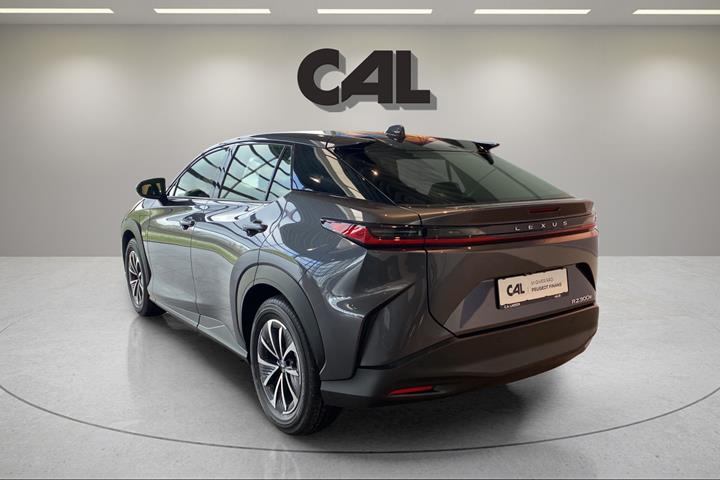 Grå Lexus RZ fra 2025