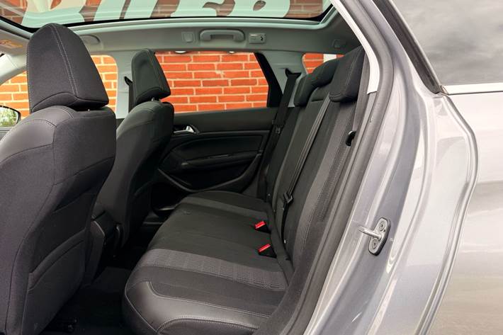 Sort Peugeot 308 fra 2018