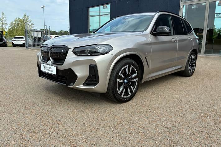 Sølv BMW iX3 fra 2022