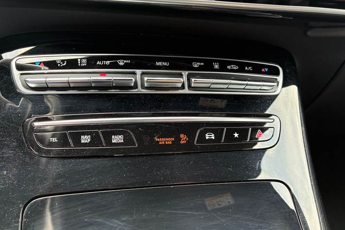 Sort Mercedes EQC 400 fra 2022