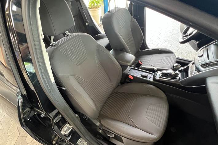 Sort Ford Focus fra 2015