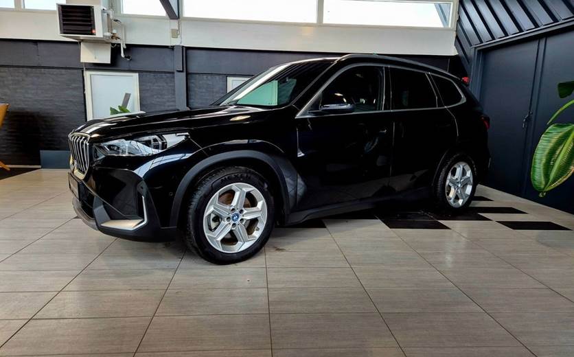 BMW iX1 xDrive30 X-Line