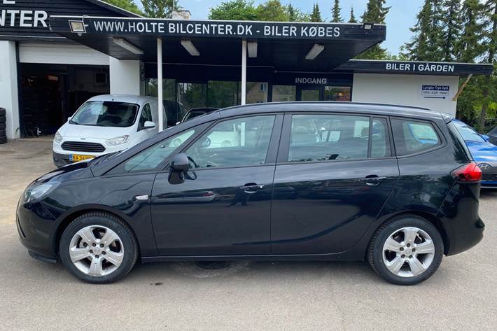 Sort Opel Zafira Tourer fra 2012