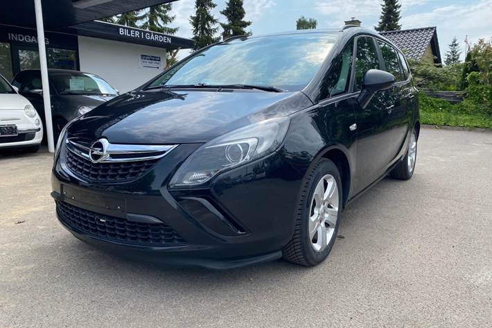 Sort Opel Zafira Tourer fra 2012