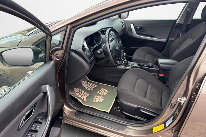 Brun Kia Ceed fra 2015