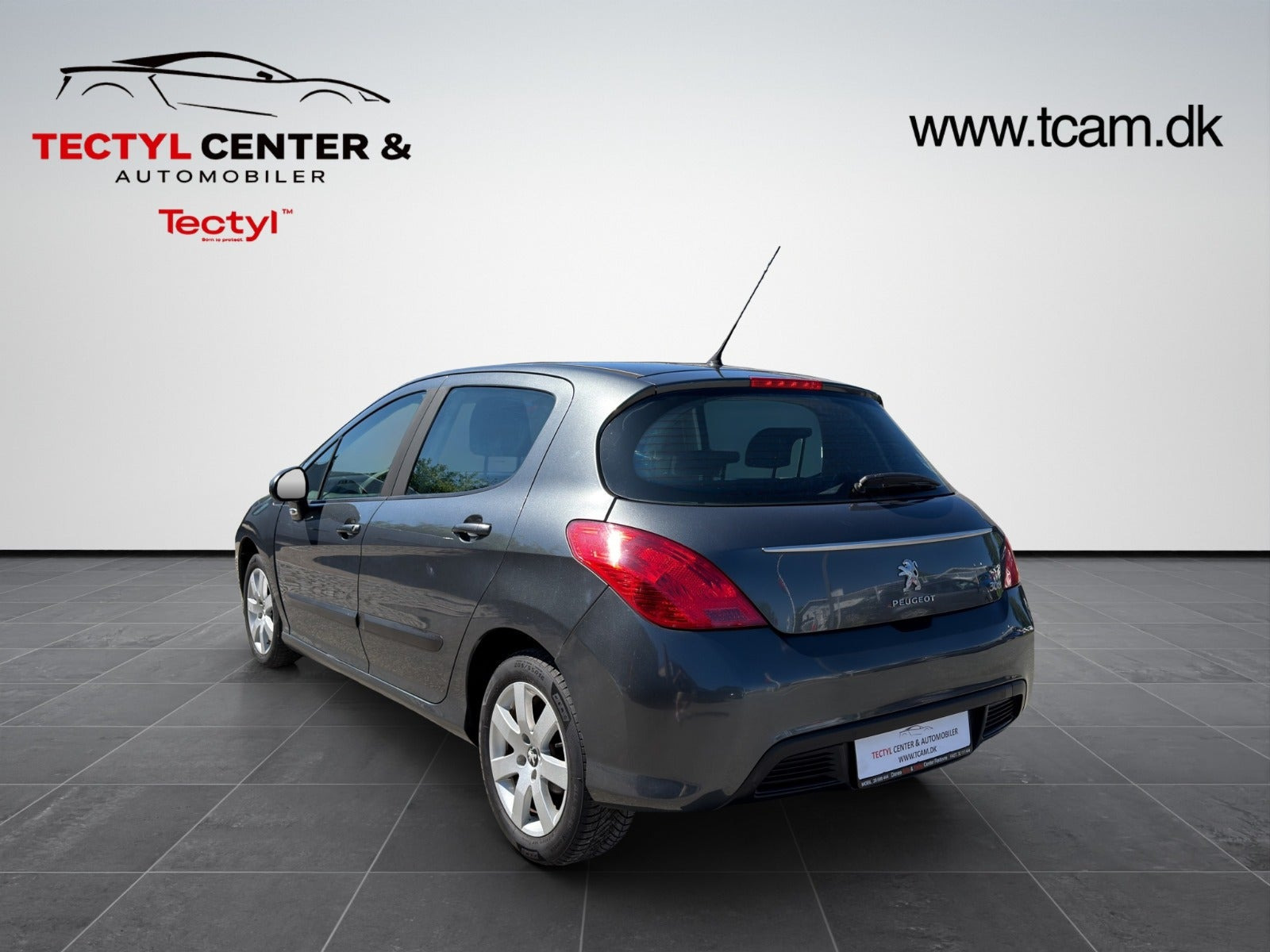 Grå Peugeot 308 fra 2013